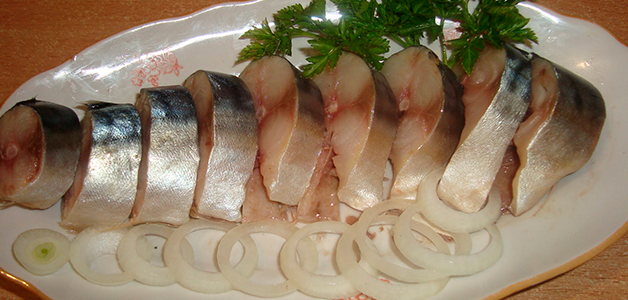Вкусно засолить скумбрию Быстро засолить скумбрию