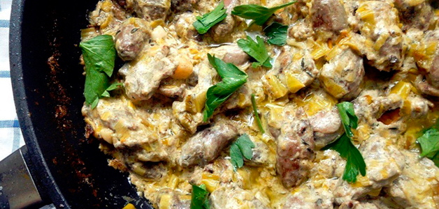 Тушеные куриные сердечки в сметане Куриные сердечки в сметане