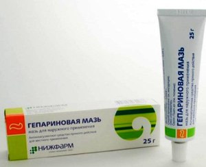 Лечение варикоза гепариновой мазью При помощи гепариновой мази лечат проявления варикозного расширения вен.
