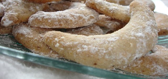 Пошаговый рецепт Дрожжевые рогалики с повидлом