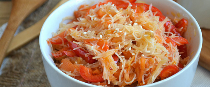 Салат с фунчозой с овощами Салат с фунчозой