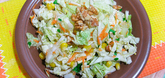 Салат с крабовыми палочками и кукурузой классический Салат огурцов с кукурузой