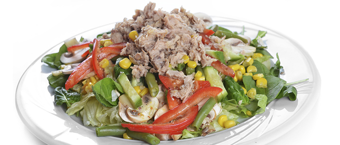 Салат с тунцом и овощами Салат с тунцом