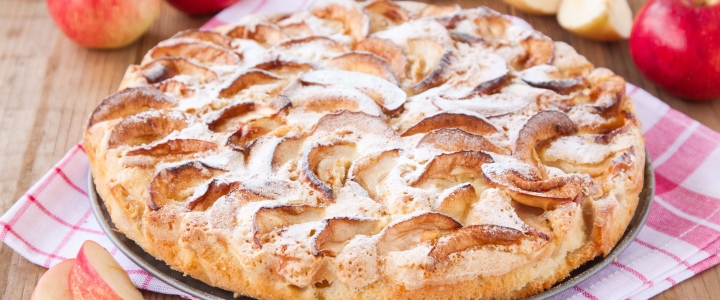 Шарлотка с яблоками и корицей с медом классическая шарлотка с яблоками и корицей