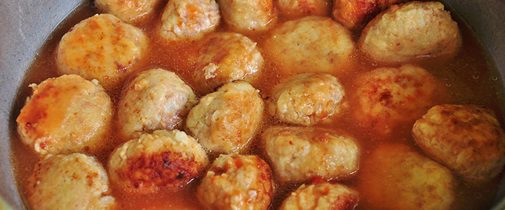 Простые и вкусные тефтели с рисом и подливкой Вкусные тефтели с рисом и подливкой